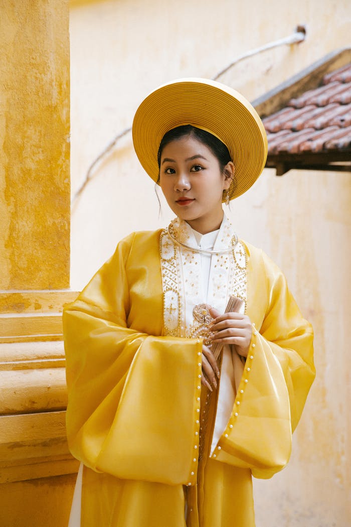 Portrait of a woman in traditional Vietnamese clothing in Hà Nội, Vietnam.